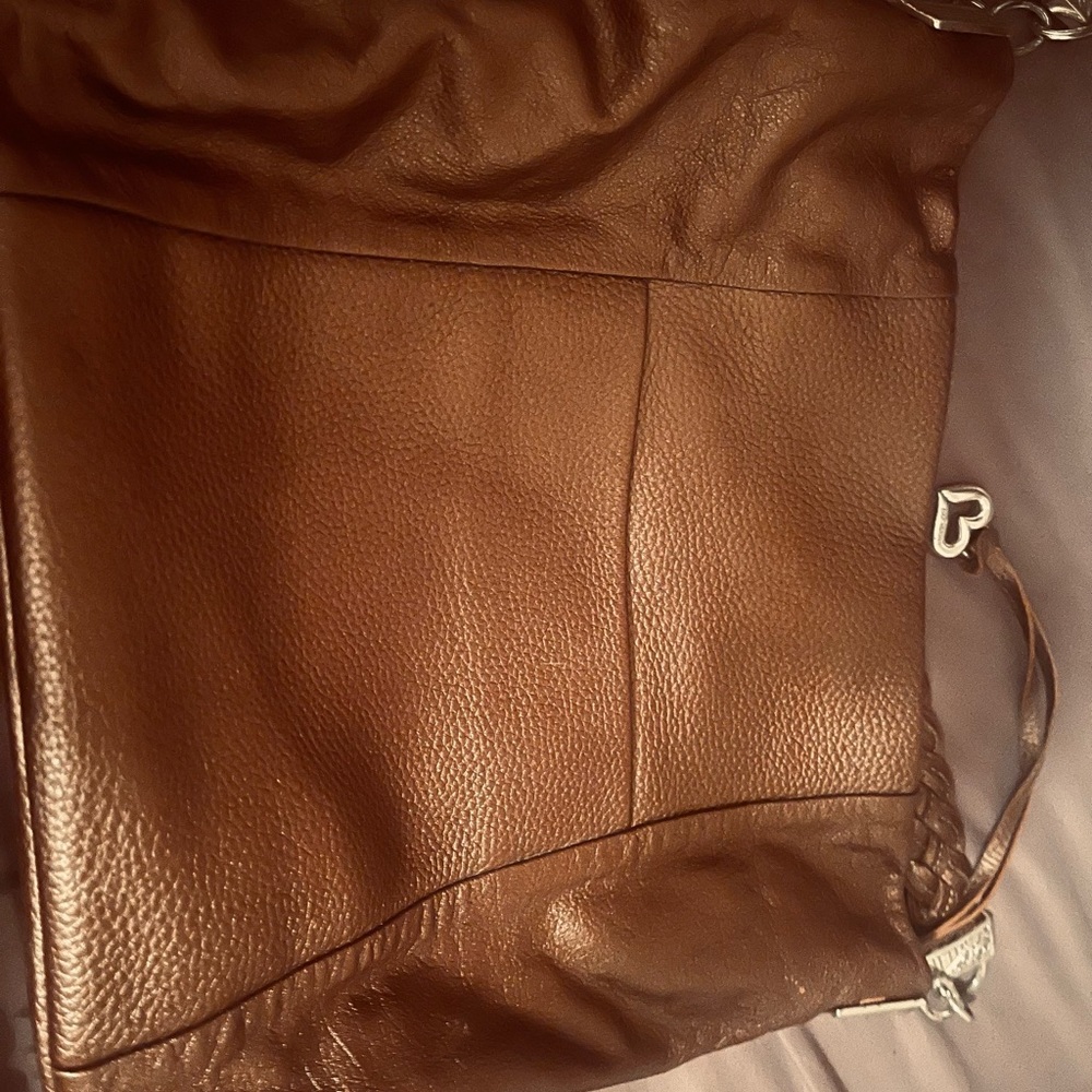 Leather Brighton purse with magnetic closure